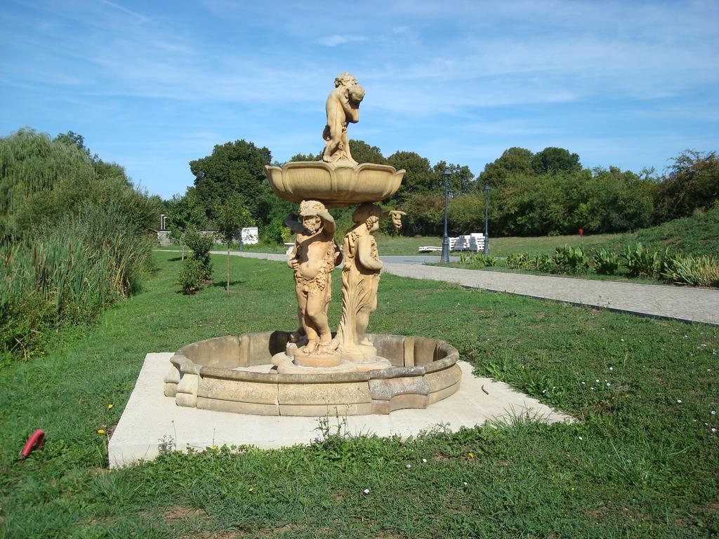 Domaine De Lardoisiere 호텔 Château-Salins 외부 사진
